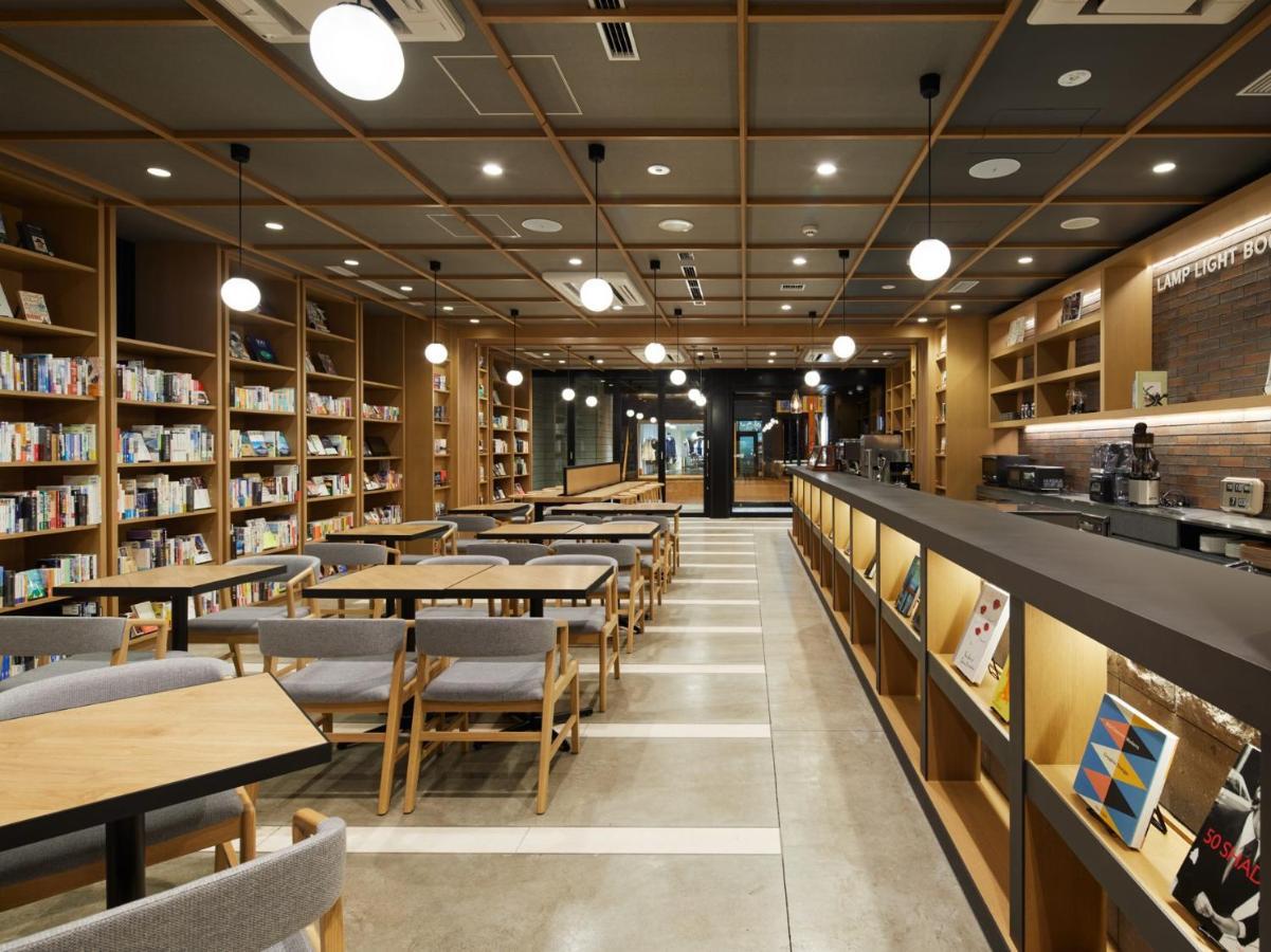 Lamp Light Books Hotel Sapporo Buitenkant foto